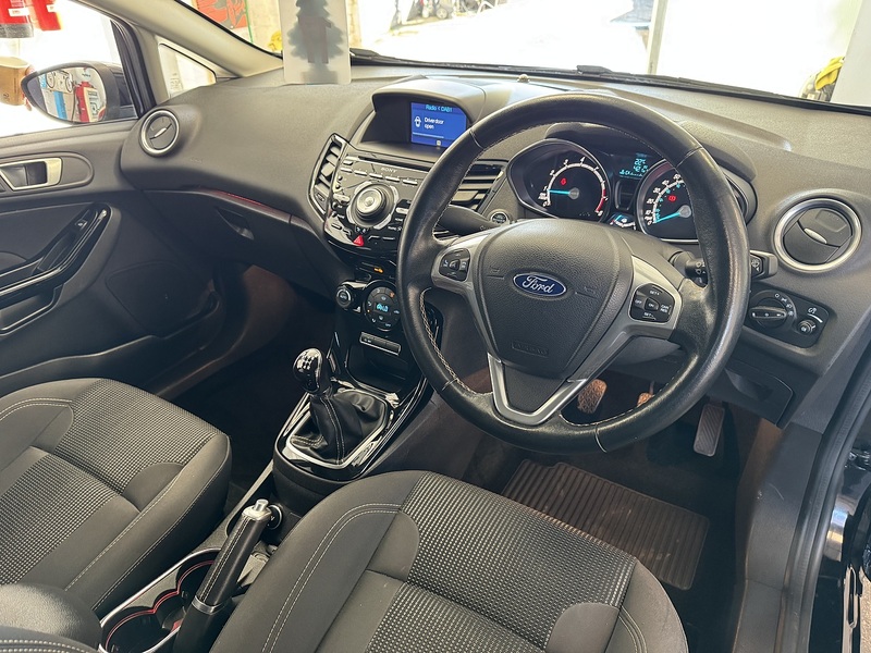 Ford Fiesta T EcoBoost Titanium - U75975