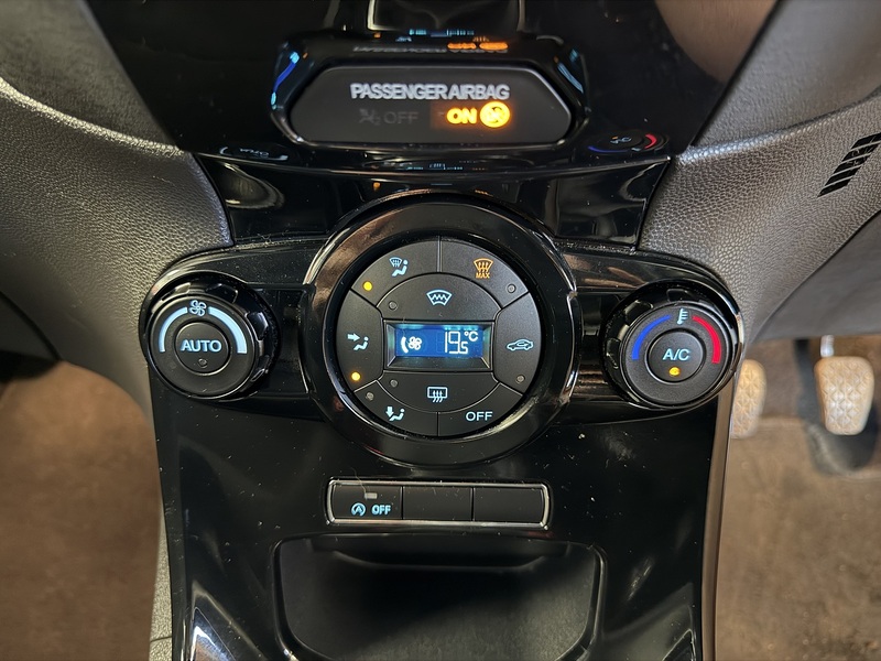 Ford Fiesta T EcoBoost Titanium - U76027