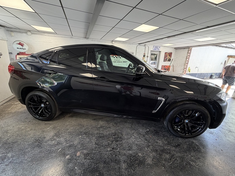 BMW X6 M BiTurbo V8 - U76034