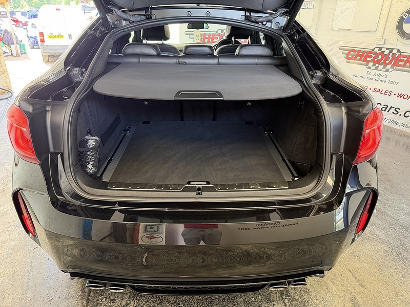 BMW X6 M BiTurbo V8 - U76034