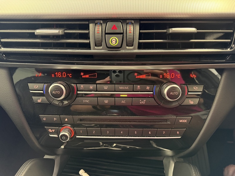 BMW X6 M BiTurbo V8 - U76034