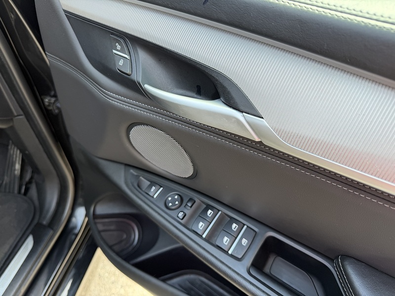 BMW X6 M BiTurbo V8 - U76034