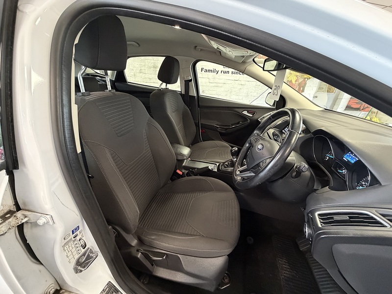 Ford Focus T EcoBoost Titanium - U76040