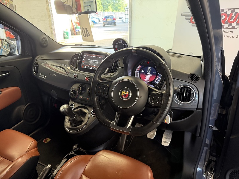 Abarth 595 T-Jet 70th - U76143