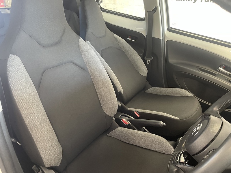 Toyota Aygo X VVT-i Pure - U76228