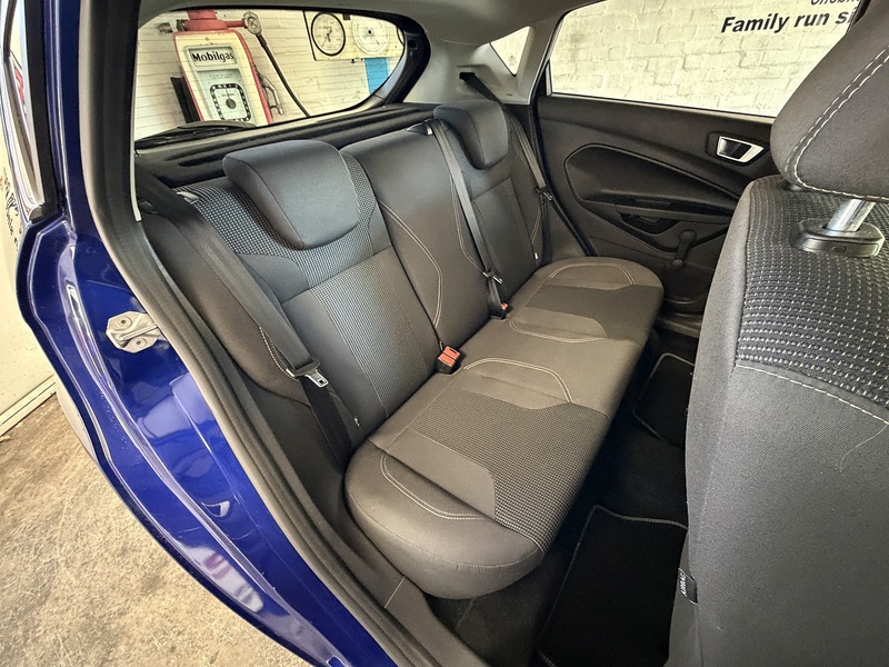 Ford Fiesta Titanium - U76235