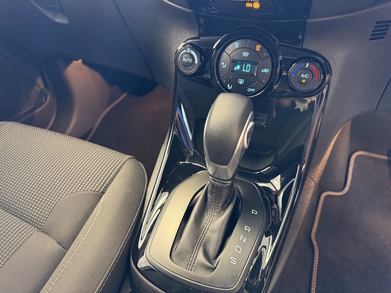 Ford Fiesta Titanium - U76235