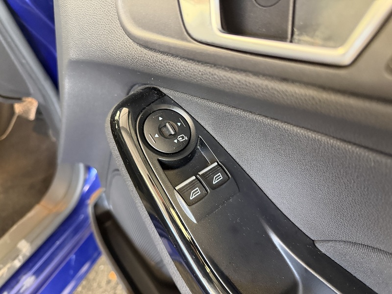 Ford Fiesta Titanium - U76235