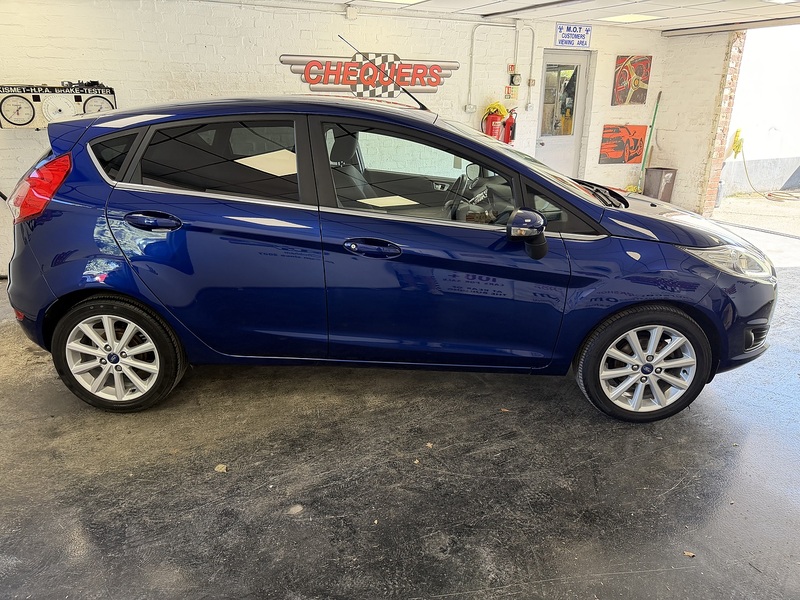 Ford Fiesta Titanium - U76235