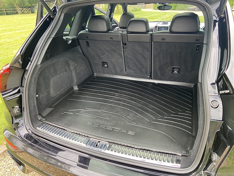 Porsche 4.2 TD V8 S Platinum Edition SUV 5dr Diesel TiptronicS 4WD Euro 6 (s/s) (385 ps)