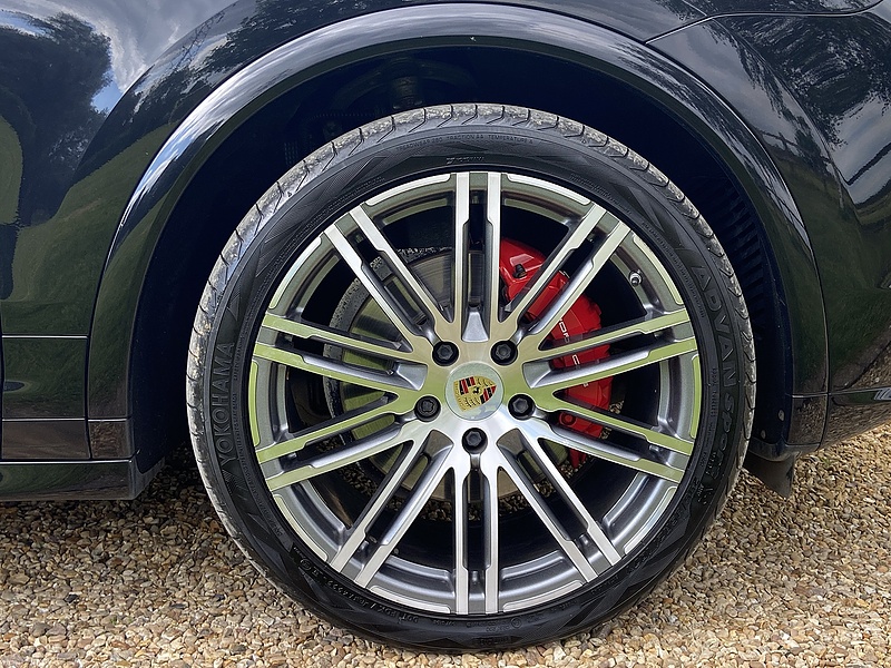 Porsche 4.2 TD V8 S Platinum Edition SUV 5dr Diesel TiptronicS 4WD Euro 6 (s/s) (385 ps)