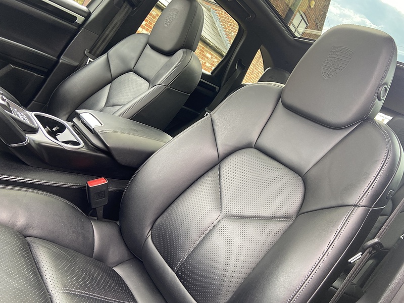 Porsche 4.2 TD V8 S Platinum Edition SUV 5dr Diesel TiptronicS 4WD Euro 6 (s/s) (385 ps)