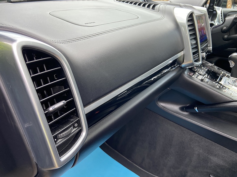 Porsche 4.2 TD V8 S Platinum Edition SUV 5dr Diesel TiptronicS 4WD Euro 6 (s/s) (385 ps)