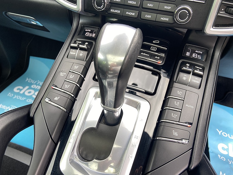 Porsche 4.2 TD V8 S Platinum Edition SUV 5dr Diesel TiptronicS 4WD Euro 6 (s/s) (385 ps)