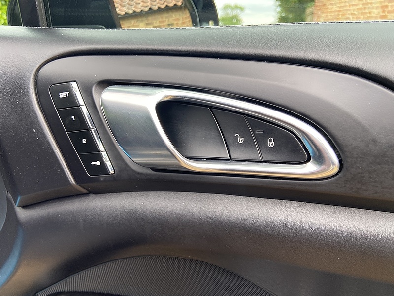 Porsche 4.2 TD V8 S Platinum Edition SUV 5dr Diesel TiptronicS 4WD Euro 6 (s/s) (385 ps)