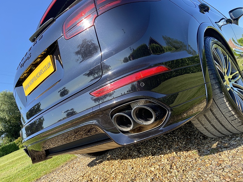 Porsche 4.2 TD V8 S Platinum Edition SUV 5dr Diesel TiptronicS 4WD Euro 6 (s/s) (385 ps)