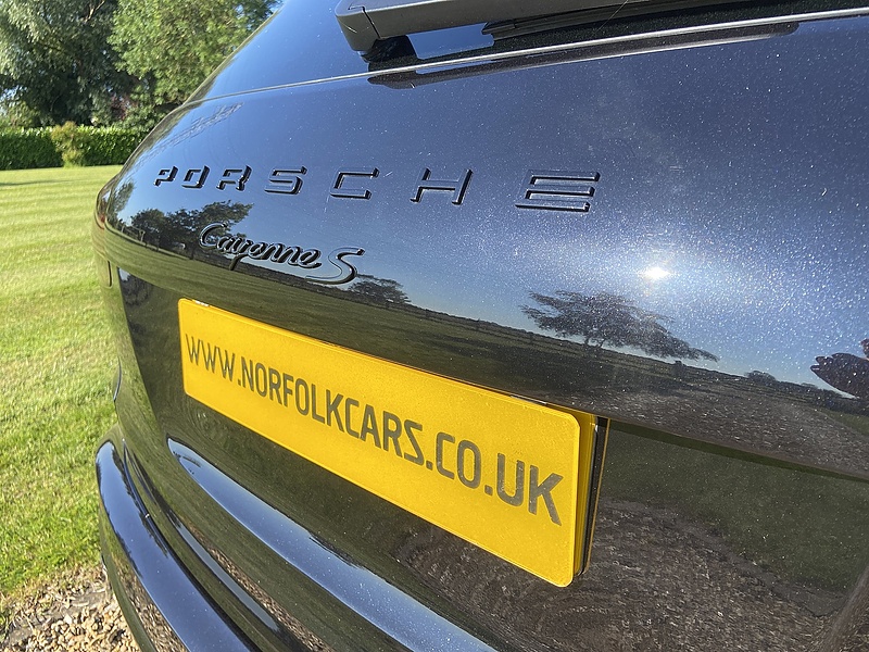 Porsche 4.2 TD V8 S Platinum Edition SUV 5dr Diesel TiptronicS 4WD Euro 6 (s/s) (385 ps)