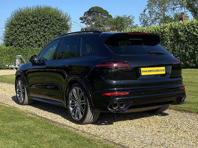 Porsche 4.2 TD V8 S Platinum Edition SUV 5dr Diesel TiptronicS 4WD Euro 6 (s/s) (385 ps)