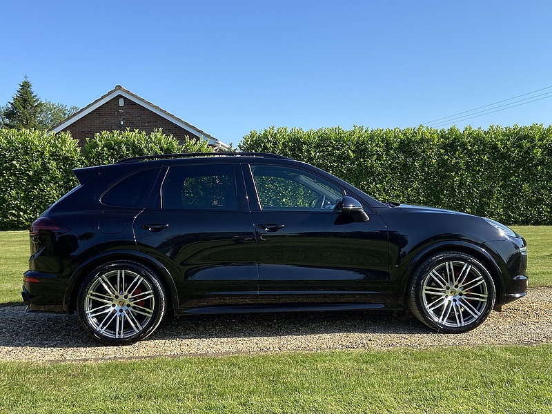 Porsche 4.2 TD V8 S Platinum Edition SUV 5dr Diesel TiptronicS 4WD Euro 6 (s/s) (385 ps)