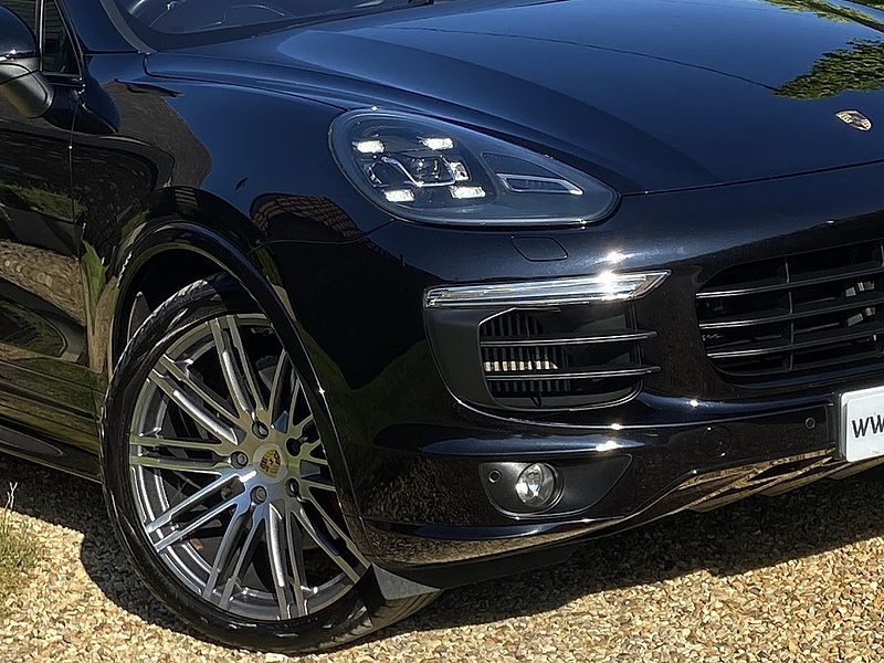 Porsche 4.2 TD V8 S Platinum Edition SUV 5dr Diesel TiptronicS 4WD Euro 6 (s/s) (385 ps)