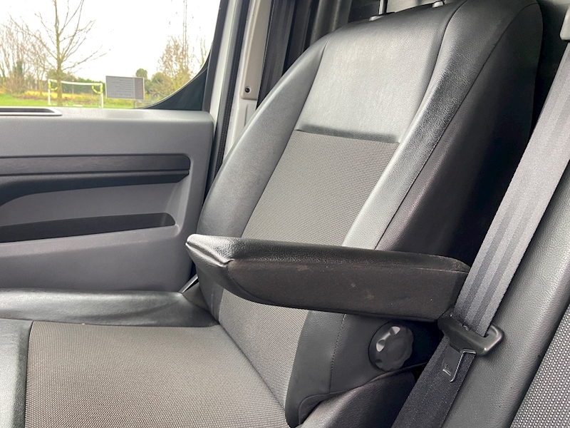 Peugeot 1.5 BlueHDi 1000 Professional Standard Panel Van 6dr Diesel Manual MWB Euro 6 (s/s) (100 bhp)