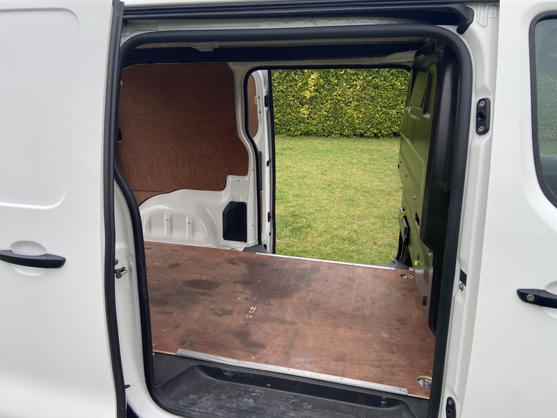 Peugeot 1.5 BlueHDi 1000 Professional Standard Panel Van 6dr Diesel Manual MWB Euro 6 (s/s) (100 bhp)