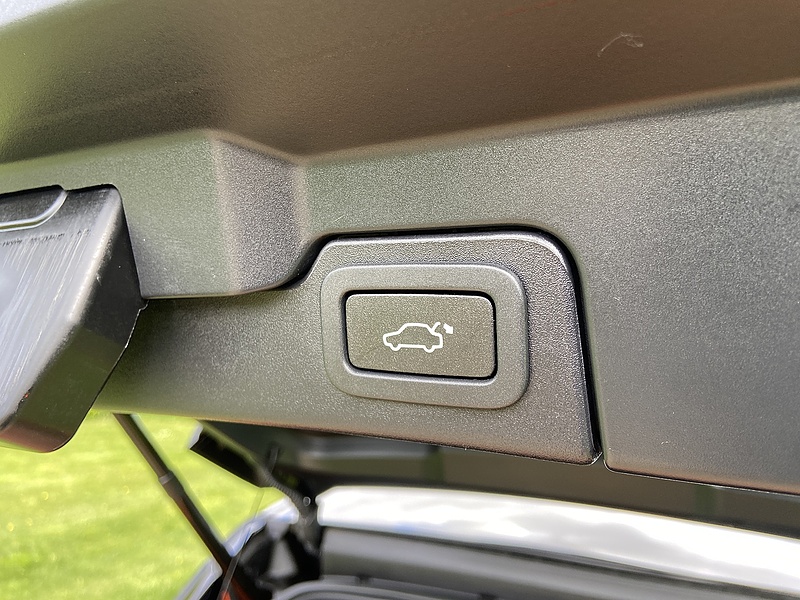 Land Rover 2.0 TD4 HSE Dynamic SUV 5dr Diesel Auto 4WD Euro 6 (s/s) (180 ps)