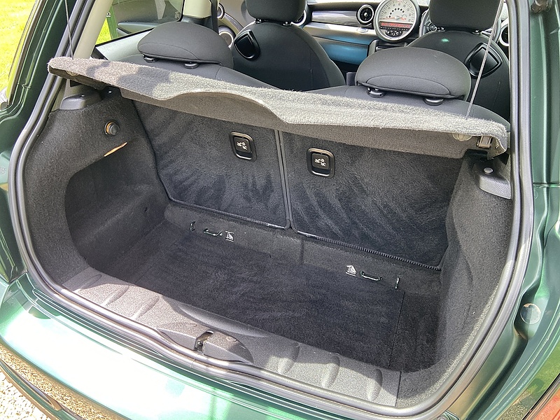 MINI 1.6 Cooper S (Sport Chili) Hatchback 3dr Petrol Manual (136 g/km, 190 bhp)