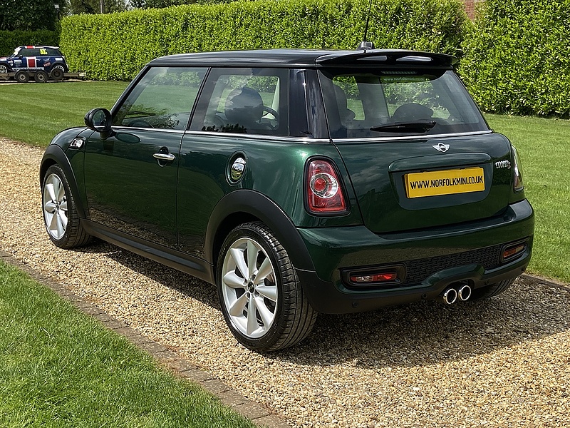 MINI 1.6 Cooper S (Sport Chili) Hatchback 3dr Petrol Manual (136 g/km, 190 bhp)