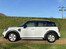 2017 (17) Mini Countryman Cooper Automatic