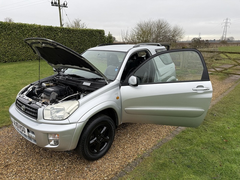 Toyota 2.0 VVT-i NRG SUV 3dr Petrol Automatic 4WD (224 g/km, 147 bhp)