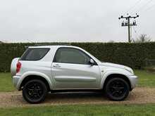 2001 (51) Toyota Rav 4 2.0 NRG Auto 3 Door