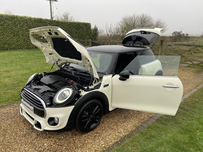 MINI 1.5 Cooper Sport Hatchback 3dr Petrol Steptronic Euro 6 (s/s) (136 ps)