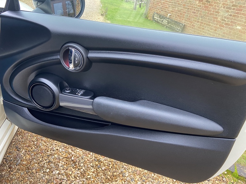 MINI 1.5 Cooper Sport Hatchback 3dr Petrol Steptronic Euro 6 (s/s) (136 ps)