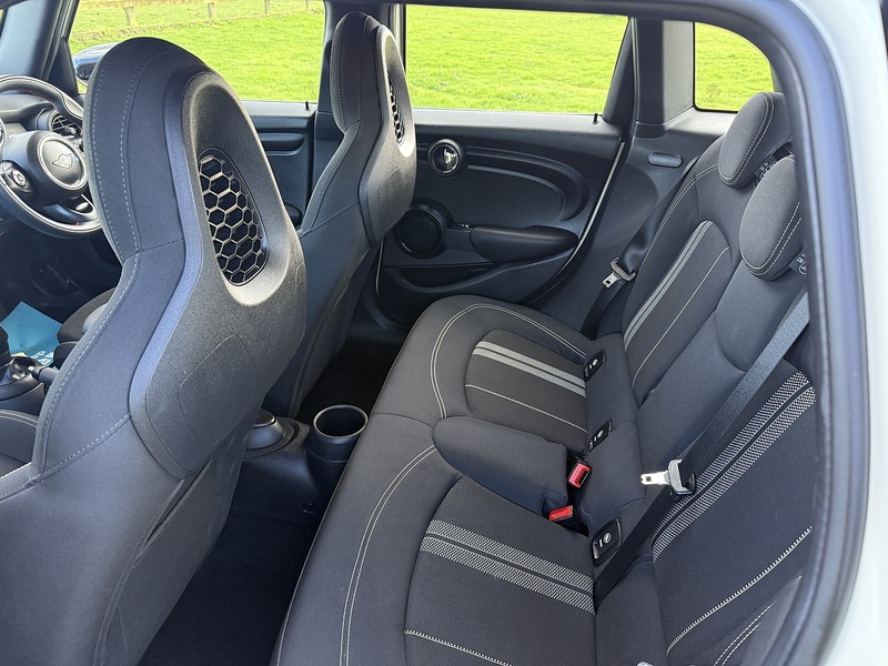 MINI 1.5 Cooper Sport Hatchback 5dr Petrol Steptronic Euro 6 (s/s) (136 ps)