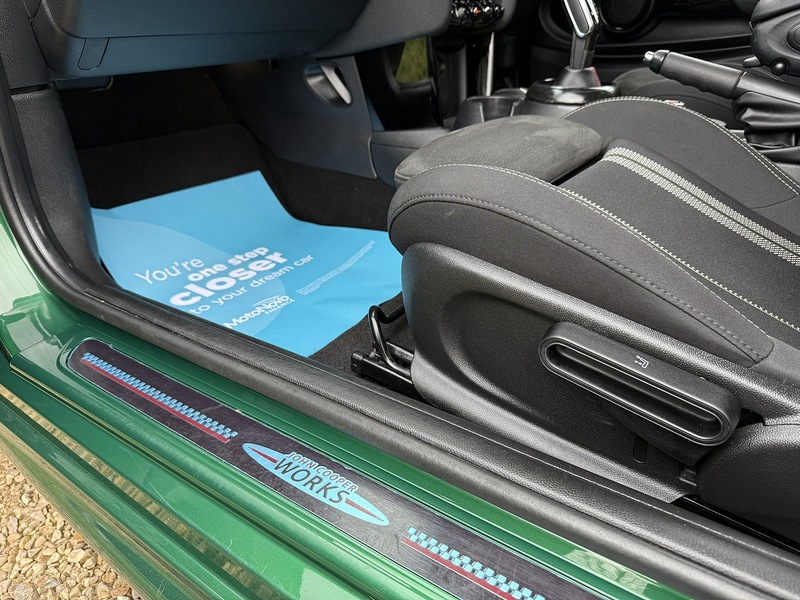 MINI 2.0 Cooper S Sport Hatchback 3dr Petrol Steptronic Euro 6 (s/s) (192 ps)