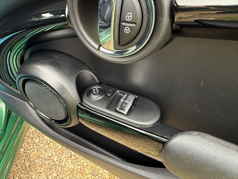 MINI 2.0 Cooper S Sport Hatchback 3dr Petrol Steptronic Euro 6 (s/s) (192 ps)