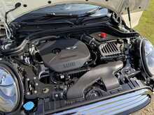 2016 (16) Mini Cooper 5 Door Auto