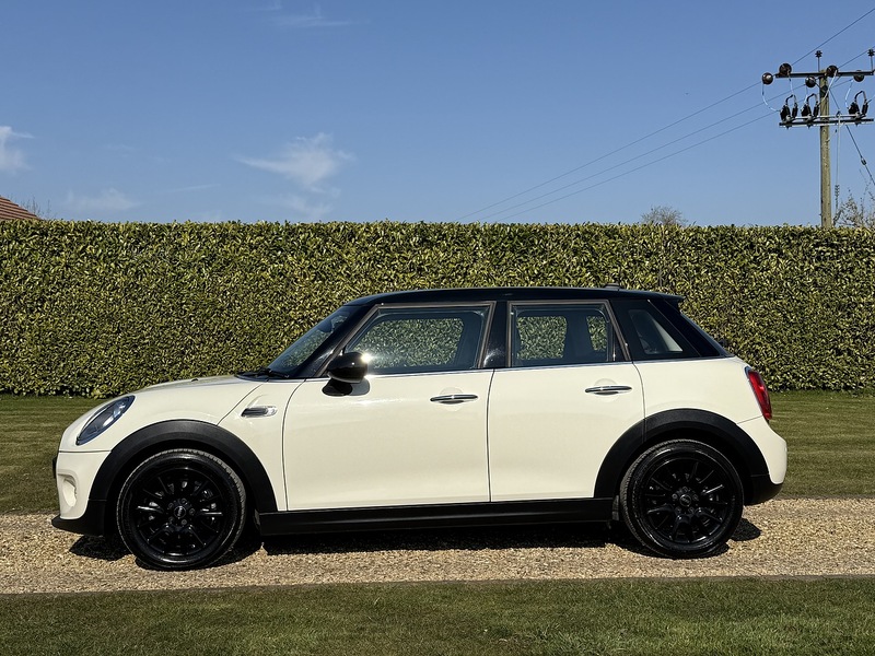 MINI 1.5 Cooper Hatchback 5dr Petrol Auto Euro 6 (s/s) (136 ps)