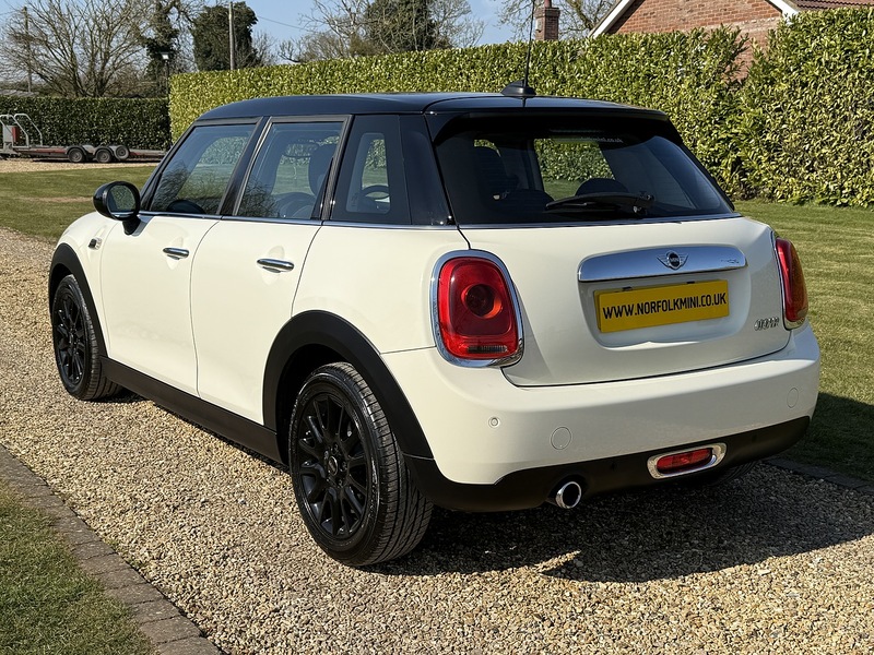 MINI 1.5 Cooper Hatchback 5dr Petrol Auto Euro 6 (s/s) (136 ps)
