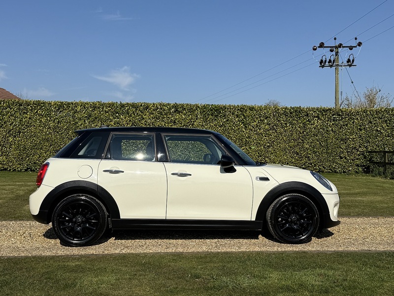 MINI 1.5 Cooper Hatchback 5dr Petrol Auto Euro 6 (s/s) (136 ps)