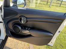 2016 (16) Mini Cooper 5 Door Auto