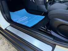 2016 (16) Mini Cooper 5 Door Auto