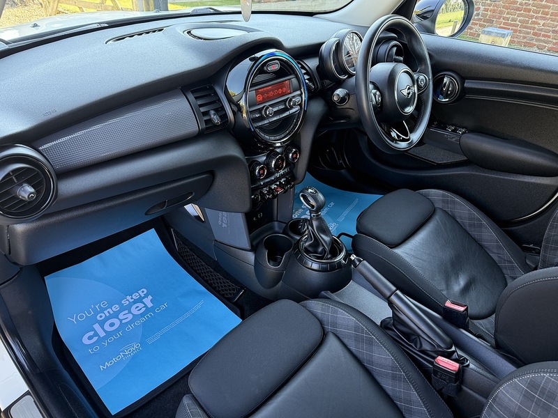 MINI 1.5 Cooper Hatchback 5dr Petrol Auto Euro 6 (s/s) (136 ps)