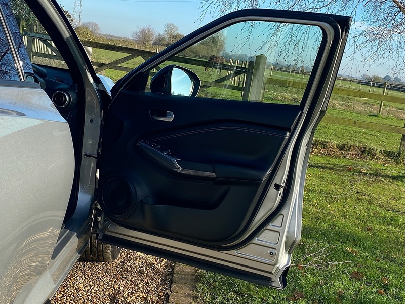 Nissan DIG-T Tekna SUV 1.0 Manual Petrol