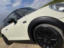 2015 (15) Mini Cooper 3 Door Auto