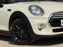 2015 (15) Mini Cooper 3 Door Auto
