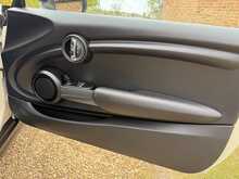 2015 (15) Mini Cooper 3 Door Auto