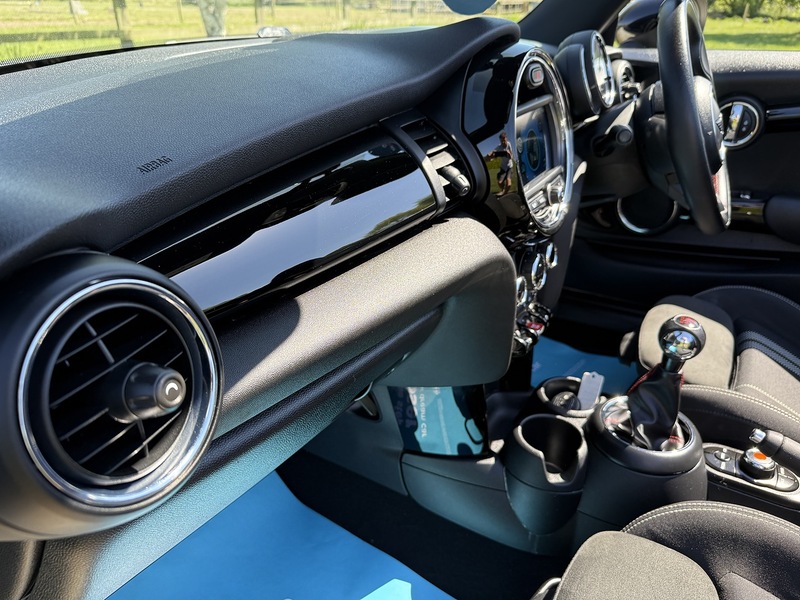 MINI 1.5 Cooper Convertible 2dr Petrol Manual Euro 6 (s/s) (136 ps)