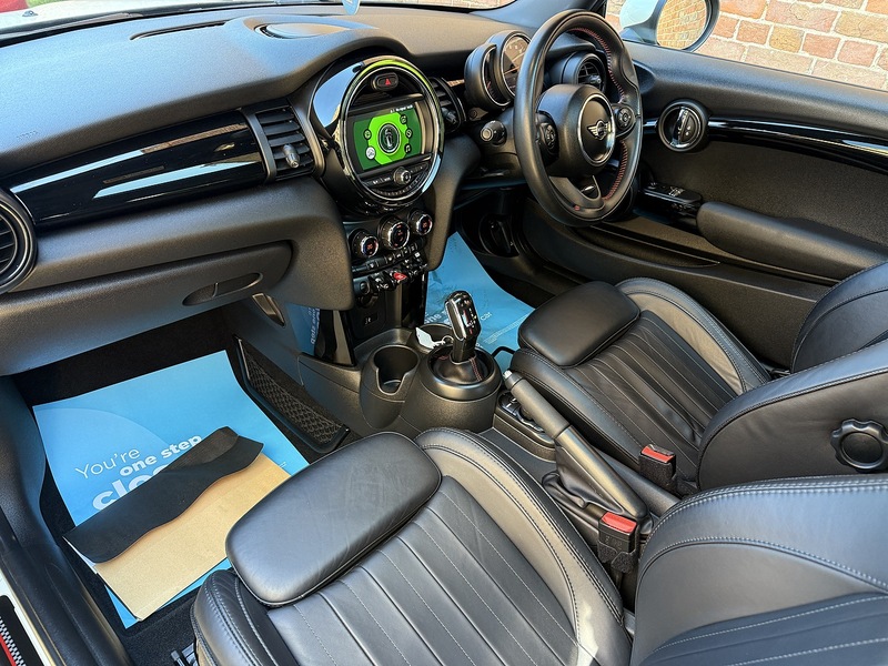 MINI 2.0 Cooper S Hatchback 3dr Petrol Steptronic Euro 6 (s/s) (192 ps)